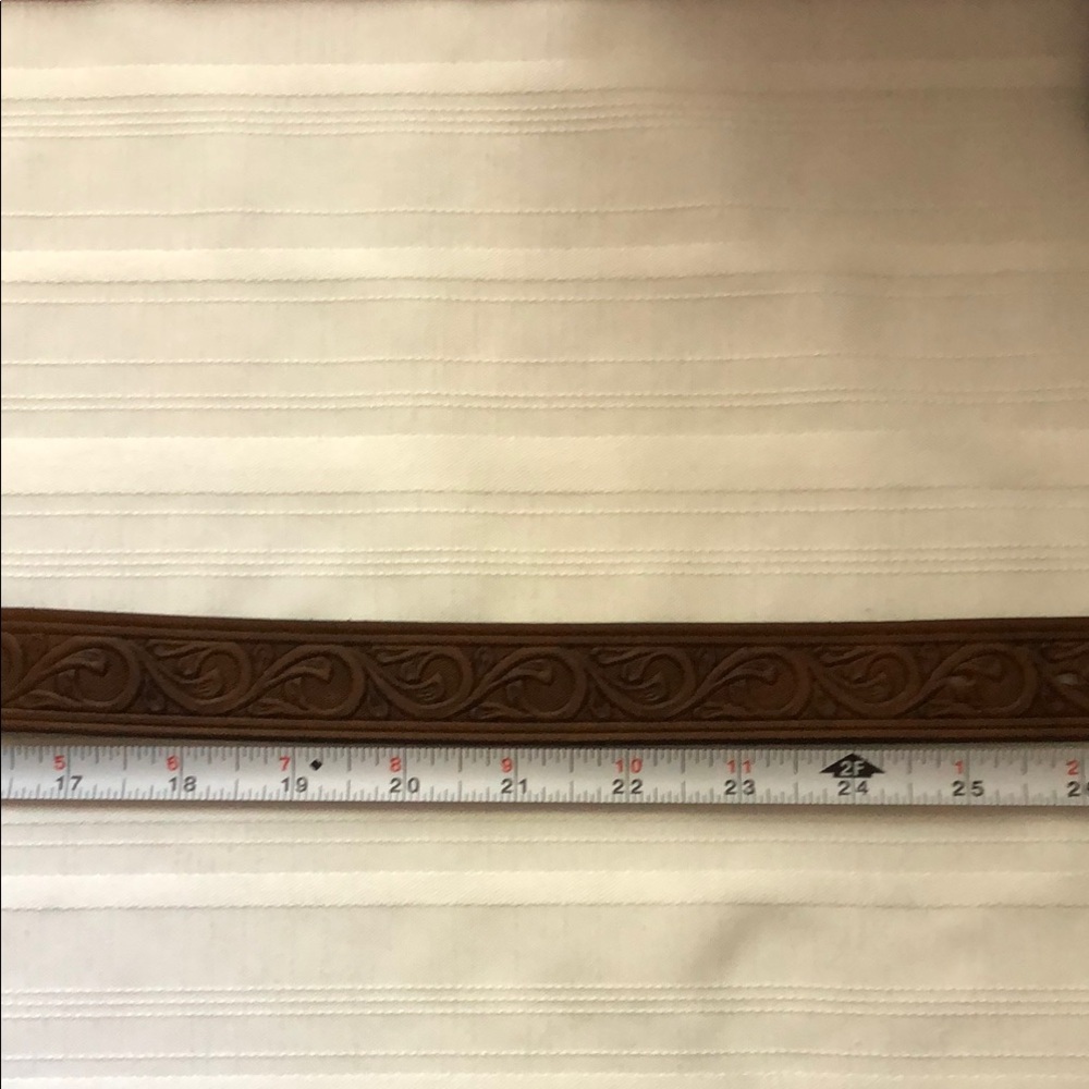 Women’s Justin Leather western style belt Sz 28 Brown Leather with heart buckle - Picture 12 of 16